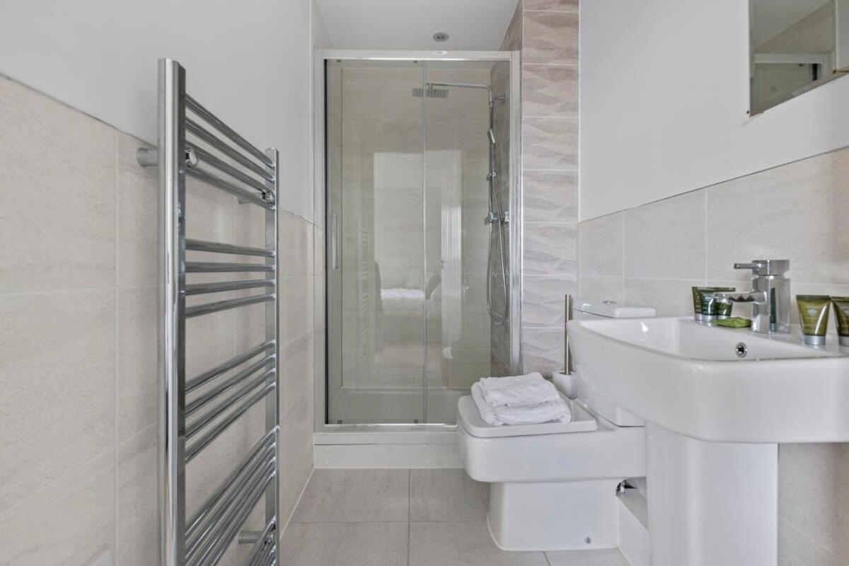 Spacious 1 Bedroom Apartment In A Converted Mill Leeds  Dış mekan fotoğraf