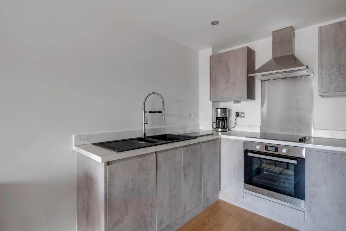 Spacious 1 Bedroom Apartment In A Converted Mill Leeds  Dış mekan fotoğraf